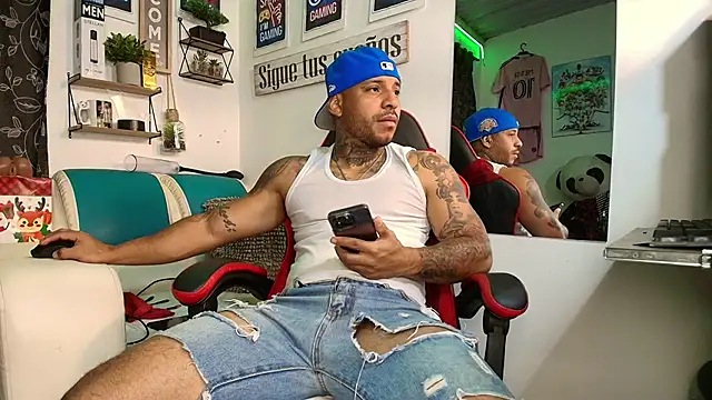 Leenar Key online show from December 1, 1:01 pm