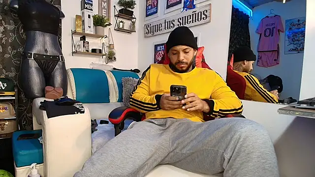 Leenar Key online show from January 8, 9:37 am