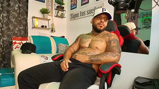 Leenar Key online show from November 14, 1:09 am