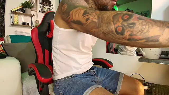 Leenar Key online show from October 31, 1:52 pm