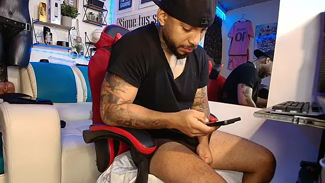 Leenar Key online show from February 15, 10:47 am