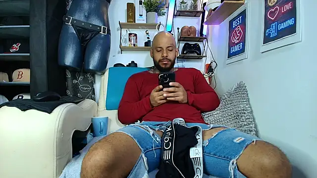 Snapshot of Leenar_Key chatting on July 5, 10:33 am Leenar Key online show from July 5, 10:33 am