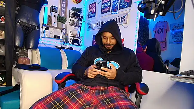 Leenar Key online show from March 19, 10:59 am