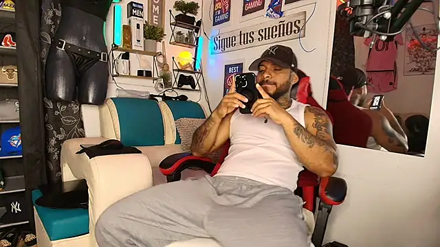 Leenar Key online show from April 6, 3:02 pm