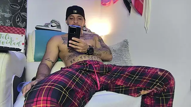 Snapshot of Leenar_Key chatting on February 19, 5:38 pm Leenar Key online show from February 19, 5:38 pm