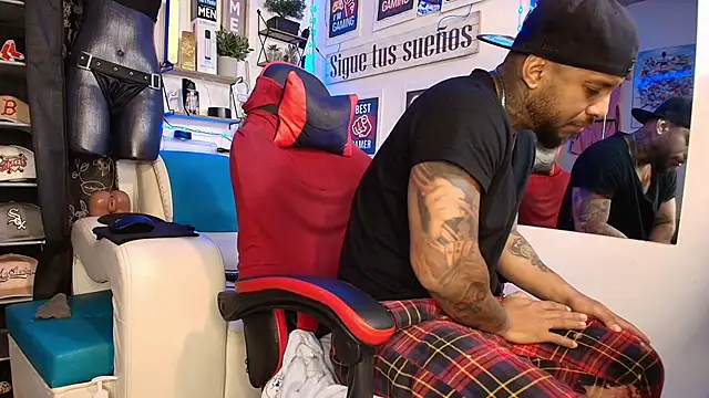 Leenar Key online show from February 17, 9:50 am