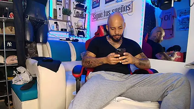 Leenar Key online show from February 28, 1:22 pm