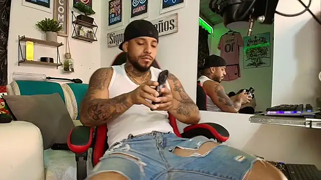 Leenar Key online show from November 1, 3:17 pm