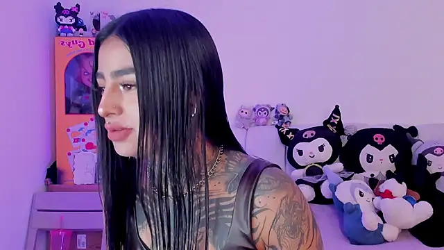 Snapshot of shadowcatt_ chatting on December 3, 9:25 pm shadowcatt online show from December 3, 9:25 pm