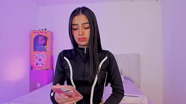 Snapshot of shadowcatt_ chatting on September 18, 11:57 am shadowcatt online show from September 18, 11:57 am