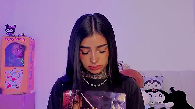 Snapshot of shadowcatt_ chatting on October 4, 8:43 pm shadowcatt online show from October 4, 8:43 pm