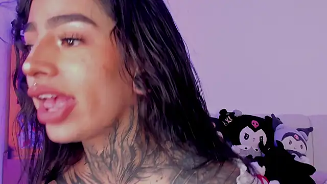 Snapshot of shadowcatt_ chatting on November 5, 5:27 pm shadowcatt online show from November 5, 5:27 pm