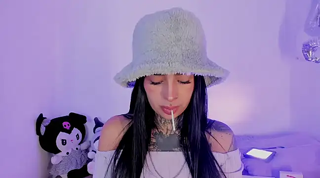 Snapshot of shadowcatt_ chatting on February 21, 11:43 pm shadowcatt online show from February 21, 11:43 pm