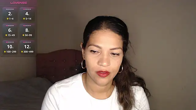 makennaa  online show from December 3, 9:20 am