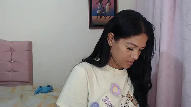 makennaa  online show from April 15, 10:43 am