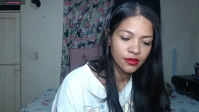 Snapshot of makennaa_ chatting on July 4, 10:10 am makennaa online show from July 4, 10:10 am