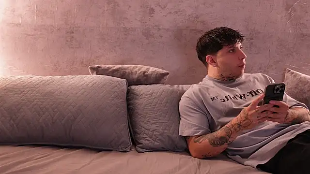 Nicky and Blake online show from November 26, 5:24 pm