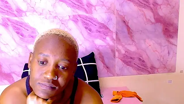 Snapshot of EbonyOlive69 chatting on October 17, 5:26 pm EbonyOlive69 online show from October 17, 5:26 pm