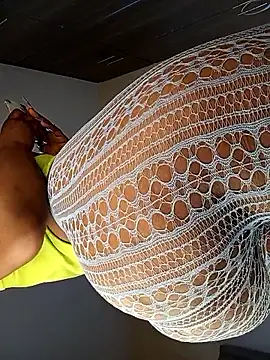 Snapshot of Pretty_tiffany chatting on December 4, 6:01 am Pretty tiffany online show from December 4, 6:01 am