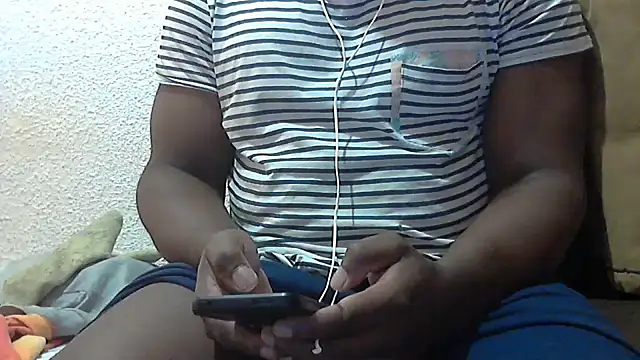 Snapshot of mmoiblack chatting on October 23, 1:43 pm mmoiblack online show from October 23, 1:43 pm