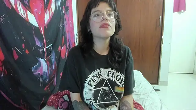 Snapshot of Lucyfx666 chatting on December 17, 5:23 am Lucyfx666 online show from December 17, 5:23 am