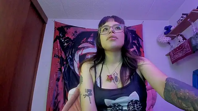 Snapshot of Lucyfx666 chatting on June 17, 4:45 am Lucyfx666 online show from June 17, 4:45 am