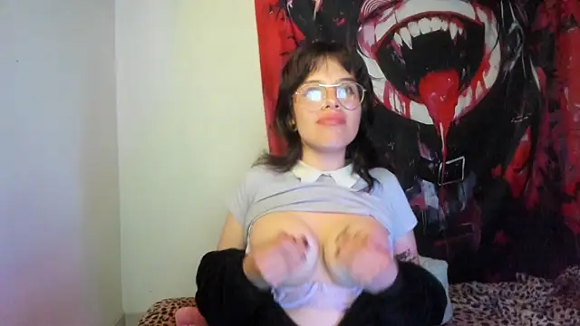 Snapshot of Lucyfx666 chatting on October 24, 4:33 am Lucyfx666 online show from October 24, 4:33 am