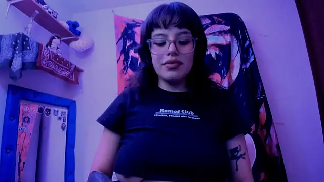Lucyfx666 online show from April 28, 10:36 pm