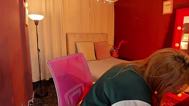 wini fer online show from March 9, 3:04 pm