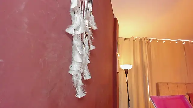 wini fer online show from March 4, 1:30 pm