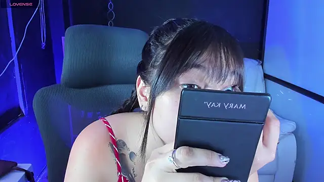 TifanyWhite  online show from March 4, 8:38 pm