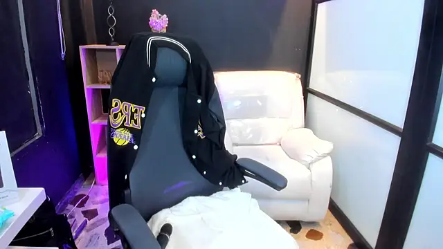 TifanyWhite  online show from March 14, 11:22 pm