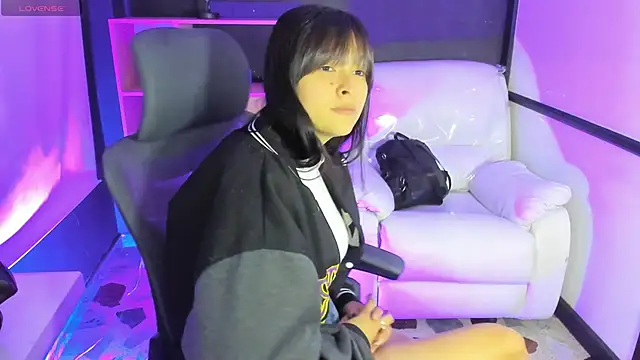 TifanyWhite  online show from March 3, 7:39 pm