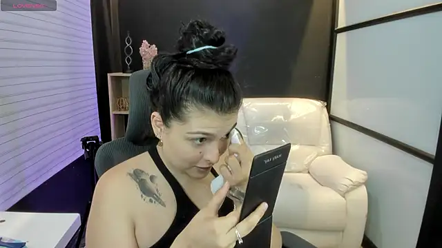 TifanyWhite  online show from March 13, 8:43 pm