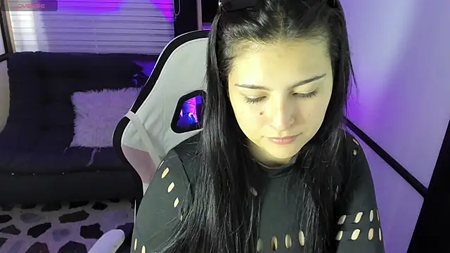 TifanyWhite  online show from February 7, 8:10 pm