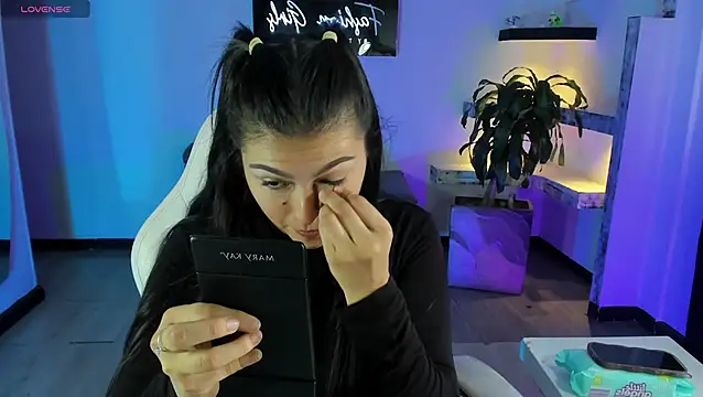 TifanyWhite  online show from February 10, 8:21 pm