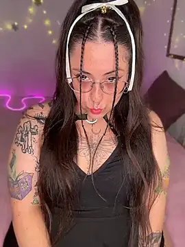 Snapshot of Mizztikaa chatting on June 6, 10:37 pm Mizztikaa online show from June 6, 10:37 pm