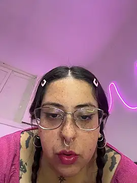 Snapshot of Mizztikaa chatting on February 25, 5:24 pm Mizztikaa online show from February 25, 5:24 pm