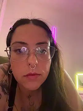 Snapshot of Mizztikaa chatting on February 4, 5:41 pm Mizztikaa online show from February 4, 5:41 pm