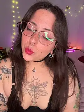 Snapshot of Mizztikaa chatting on July 14, 6:03 pm Mizztikaa online show from July 14, 6:03 pm