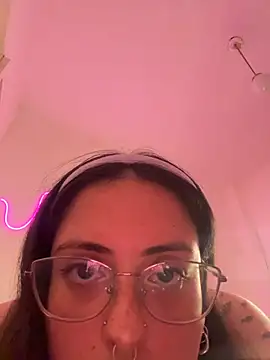 Snapshot of Mizztikaa chatting on February 17, 8:06 pm Mizztikaa online show from February 17, 8:06 pm