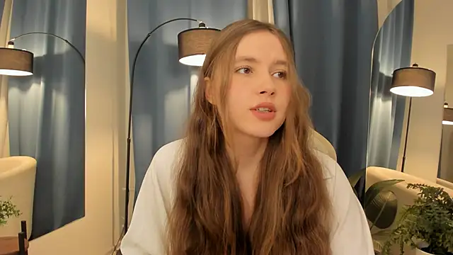 MaryannSoftt online show from December 4, 3:33 pm