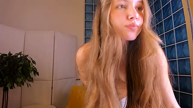 MaryannSoftt online show from October 18, 3:36 pm