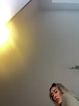 UKSYDNEYFOX online show from February 23, 4:13 pm