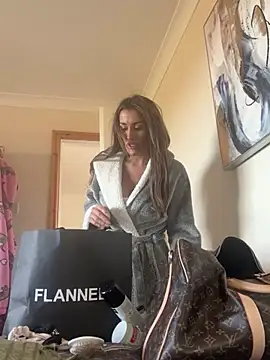 UKSYDNEYFOX online show from March 14, 12:51 pm