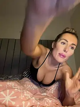 UKSYDNEYFOX online show from February 21, 9:43 pm