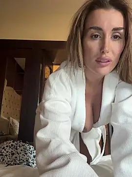 UKSYDNEYFOX online show from March 20, 3:14 pm