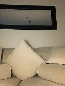 UKSYDNEYFOX online show from March 15, 8:10 pm