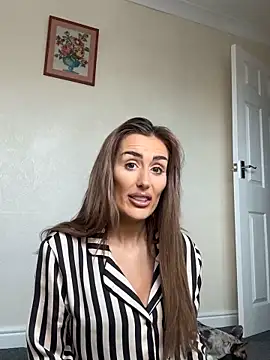 UKSYDNEYFOX online show from March 8, 9:17 am