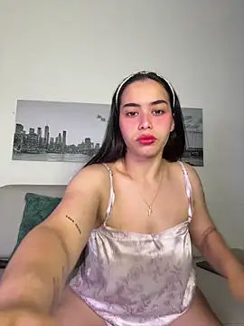 Snapshot of SophieRoyals chatting on June 4, 1:05 pm SophieRoyals online show from June 4, 1:05 pm